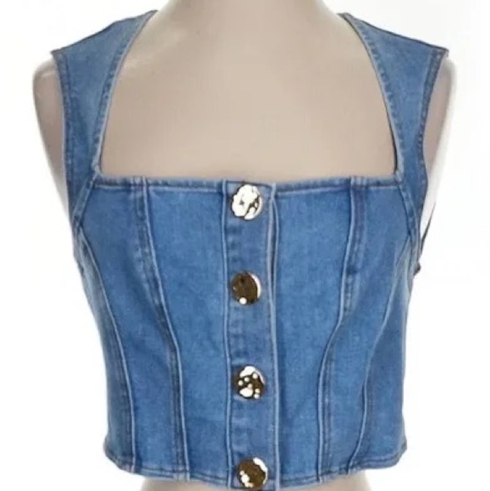 NEW HOUSE OF HARLOW LIGHT DENIM CROP VEST WITH GOLDEN BUTTONS TO ADD ELEGANCE!🎁 - Picture 7 of 10